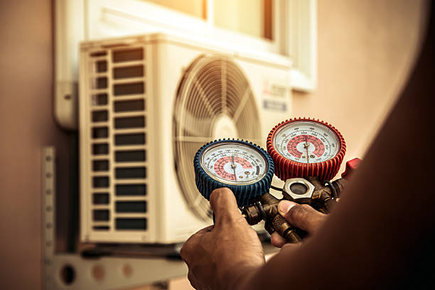 Professional Hvac technician working in Oostburg, WI